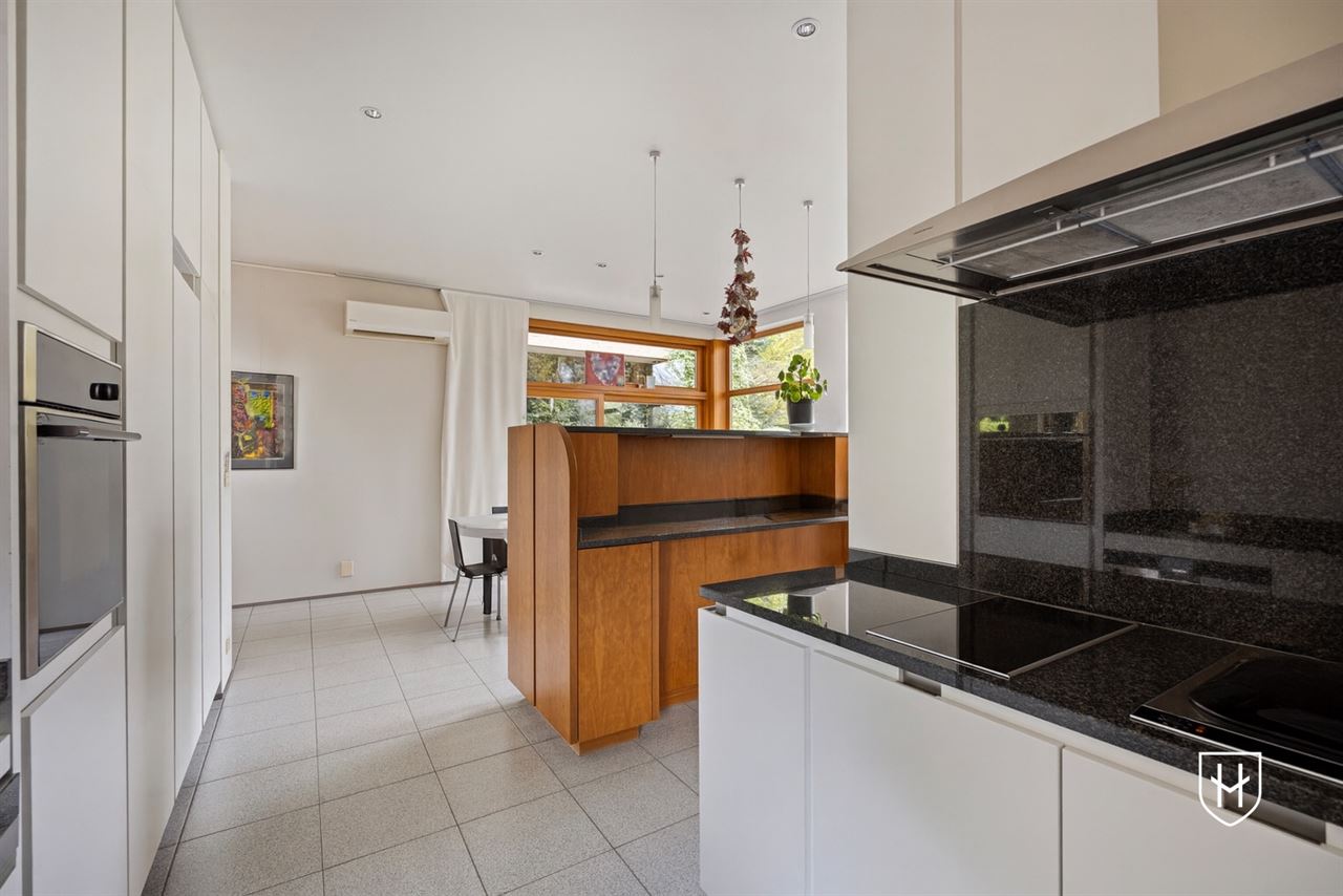 Architecturale villa met zwemvijver op riant perceel