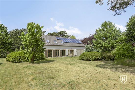 Karaktervolle villa in residentiële villawijk