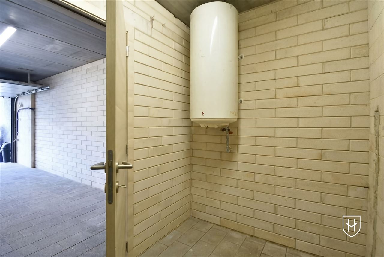 Gelijkvloers-appartement van 101 m2 met 1 slaapkamer en een inpandige garage, pittoresk gelegen in Lanaye langs de Maas, en net over de grens bij Maastricht