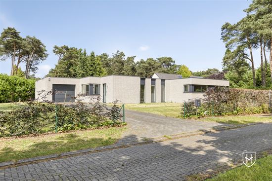 Ruime, energiezuinige bungalow in residentiële villawijk
