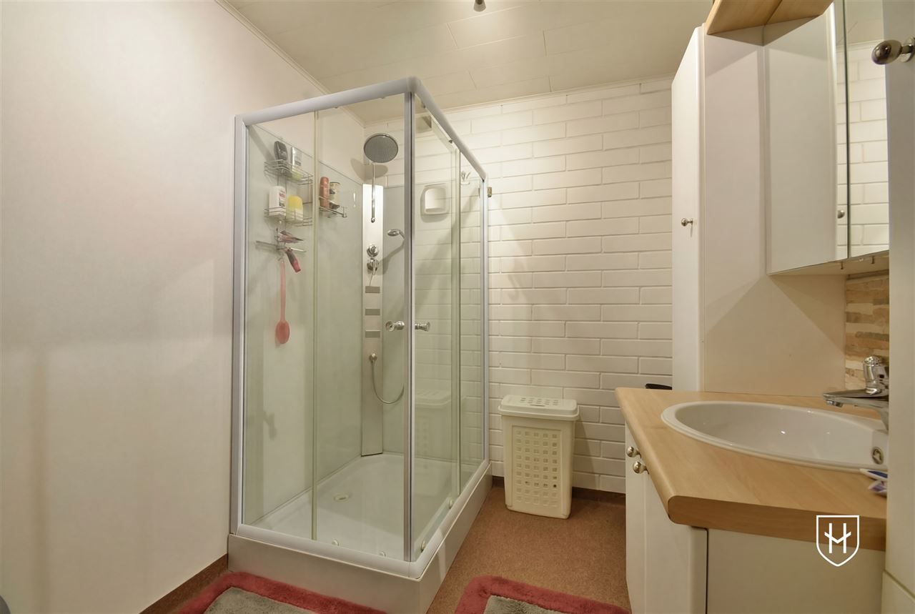Gelijkvloers-appartement van 101 m2 met 1 slaapkamer en een inpandige garage, pittoresk gelegen in Lanaye langs de Maas, en net over de grens bij Maastricht