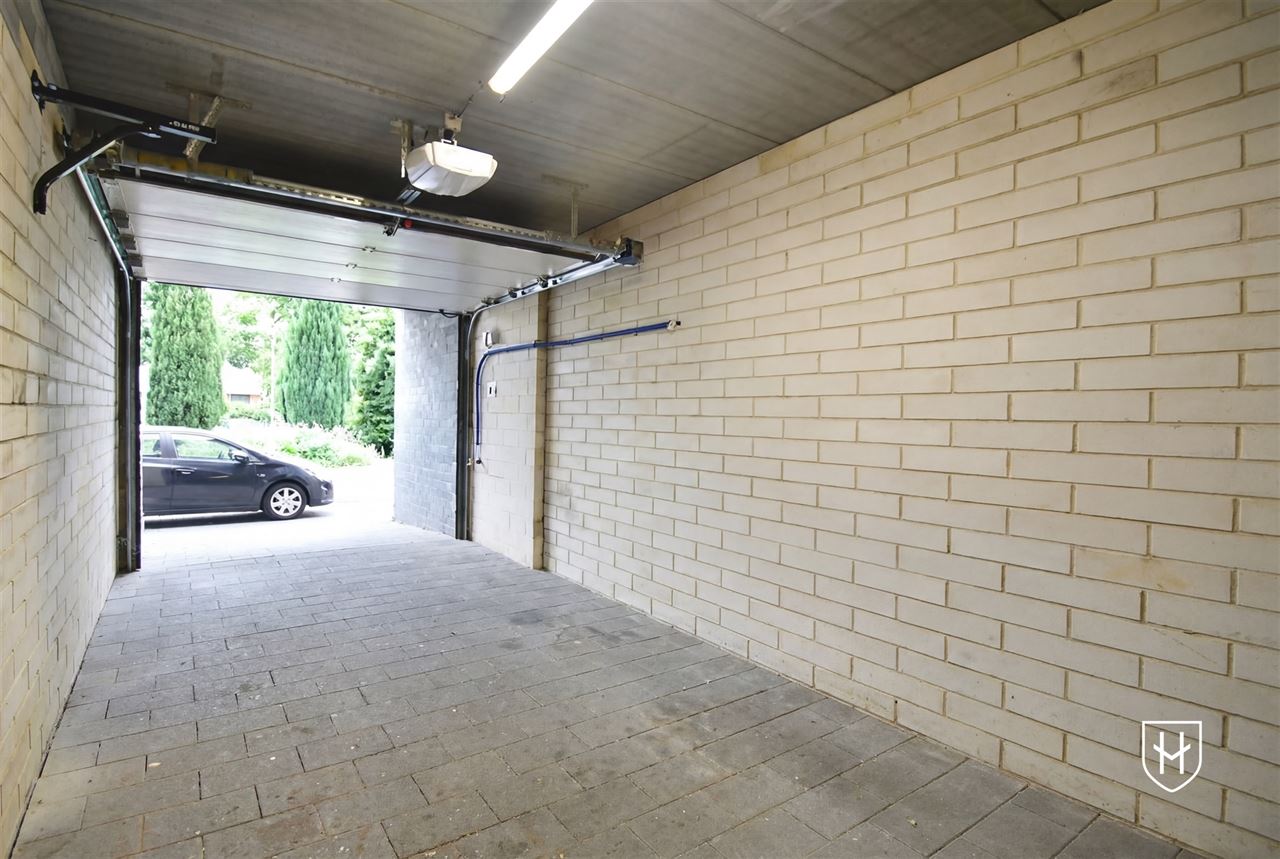 Gelijkvloers-appartement van 101 m2 met 1 slaapkamer en een inpandige garage, pittoresk gelegen in Lanaye langs de Maas, en net over de grens bij Maastricht
