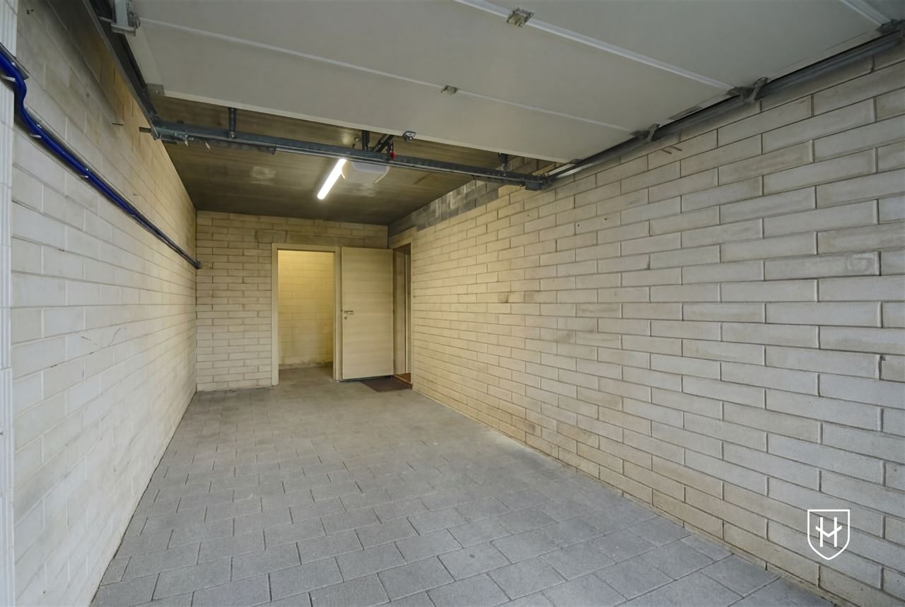 Gelijkvloers-appartement van 101 m2 met 1 slaapkamer en een inpandige garage, pittoresk gelegen in Lanaye langs de Maas, en net over de grens bij Maastricht