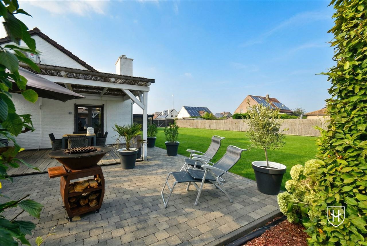 Moderne bungalowwoning met zonnepanelen en 2 garages, gelegen op een ruim perceel van 11a 47ca in een rustige en kindvriendelijke woonwijk te Lanaken