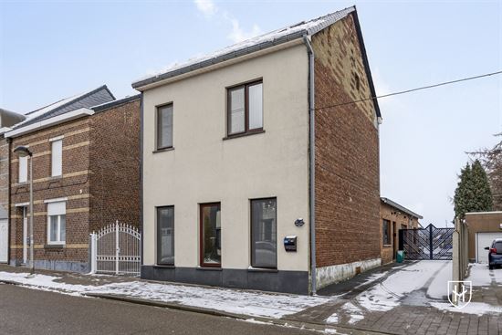 Royale gezinswoning met zonnepanelen, gelegen op een ruim perceel van 8a 80ca nabij Lanaken-centrum