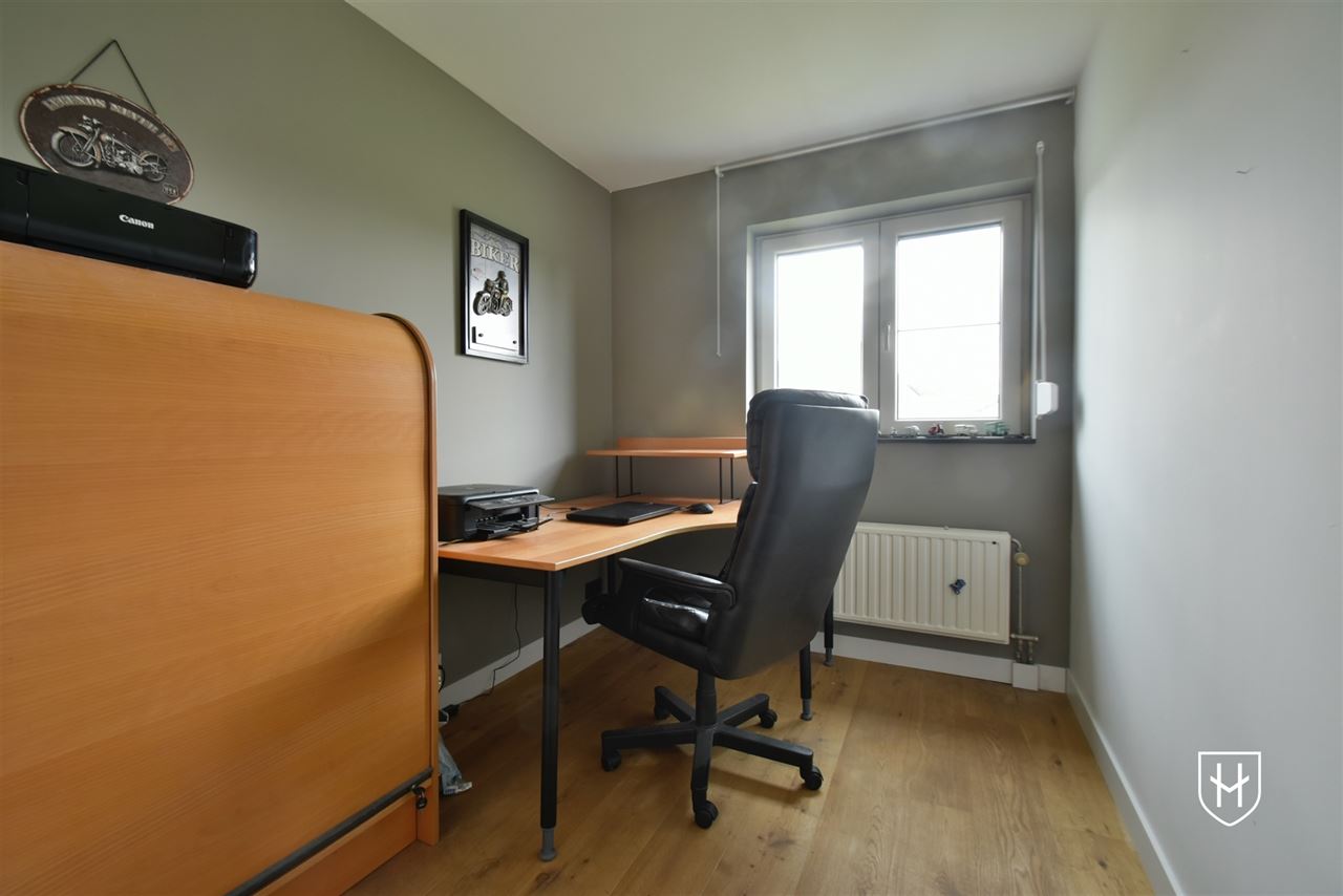 Moderne bungalowwoning met zonnepanelen en 2 garages, gelegen op een ruim perceel van 11a 47ca in een rustige en kindvriendelijke woonwijk te Lanaken