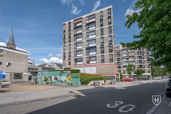 Praktijkruimte / Kantorencomplex 145 m2 op een absolute zichtlocatie in het centrum van Lanaken, tussen het Gemeenteplein en de Jan Rosierlaan.