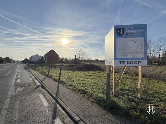 Perceel (project)grond van 12a 76ca (1.276 m²)op zichtlocatie te Rotem met de mogelijkheid om te verkavelen of het ontwikkelen van een appartementencomplex.