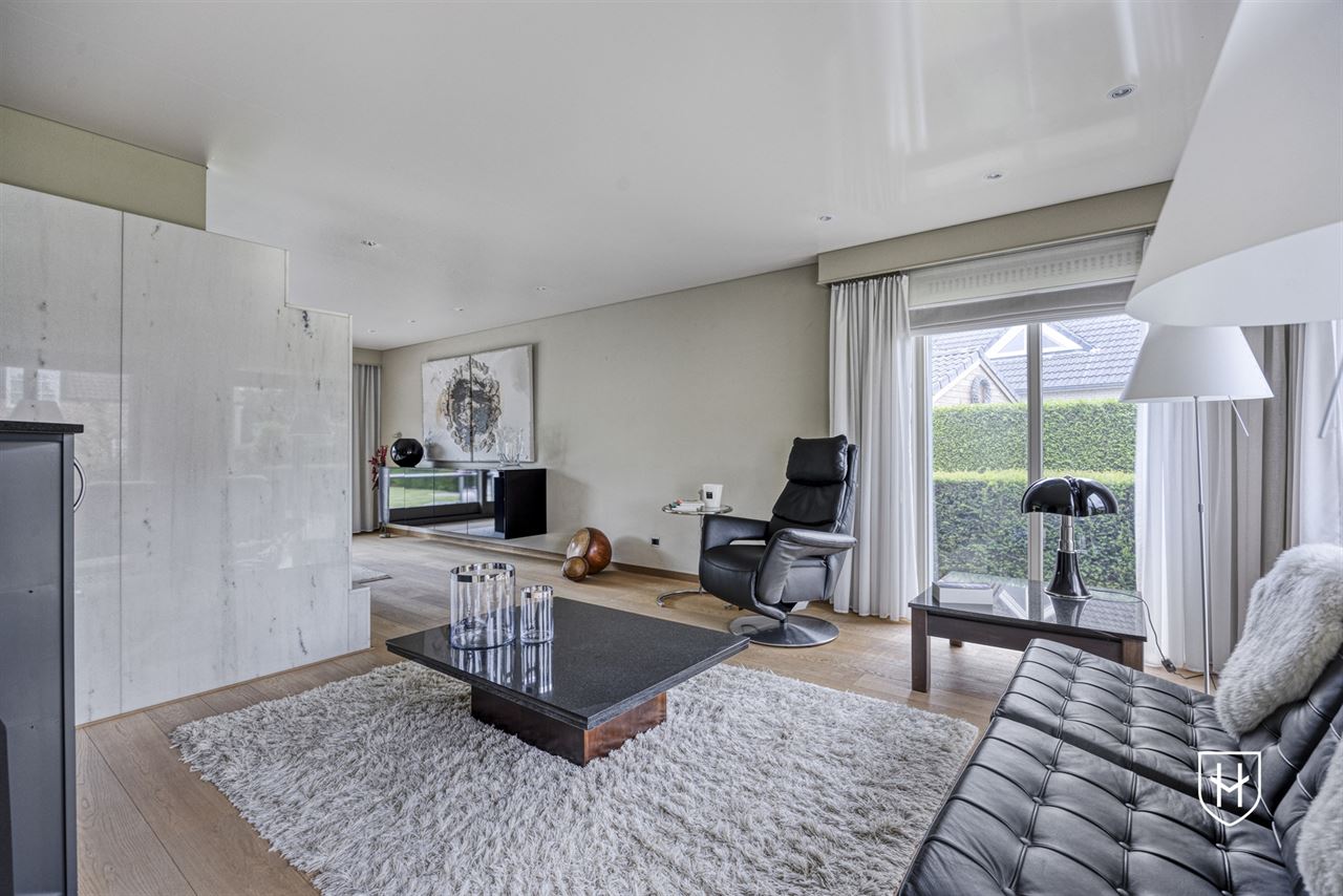 Klassiek landhuis met 4 slaapkamers, bureel en ondergrondse garage op prachtig perceel van 1.000 m2 nabij Lommel-Centrum