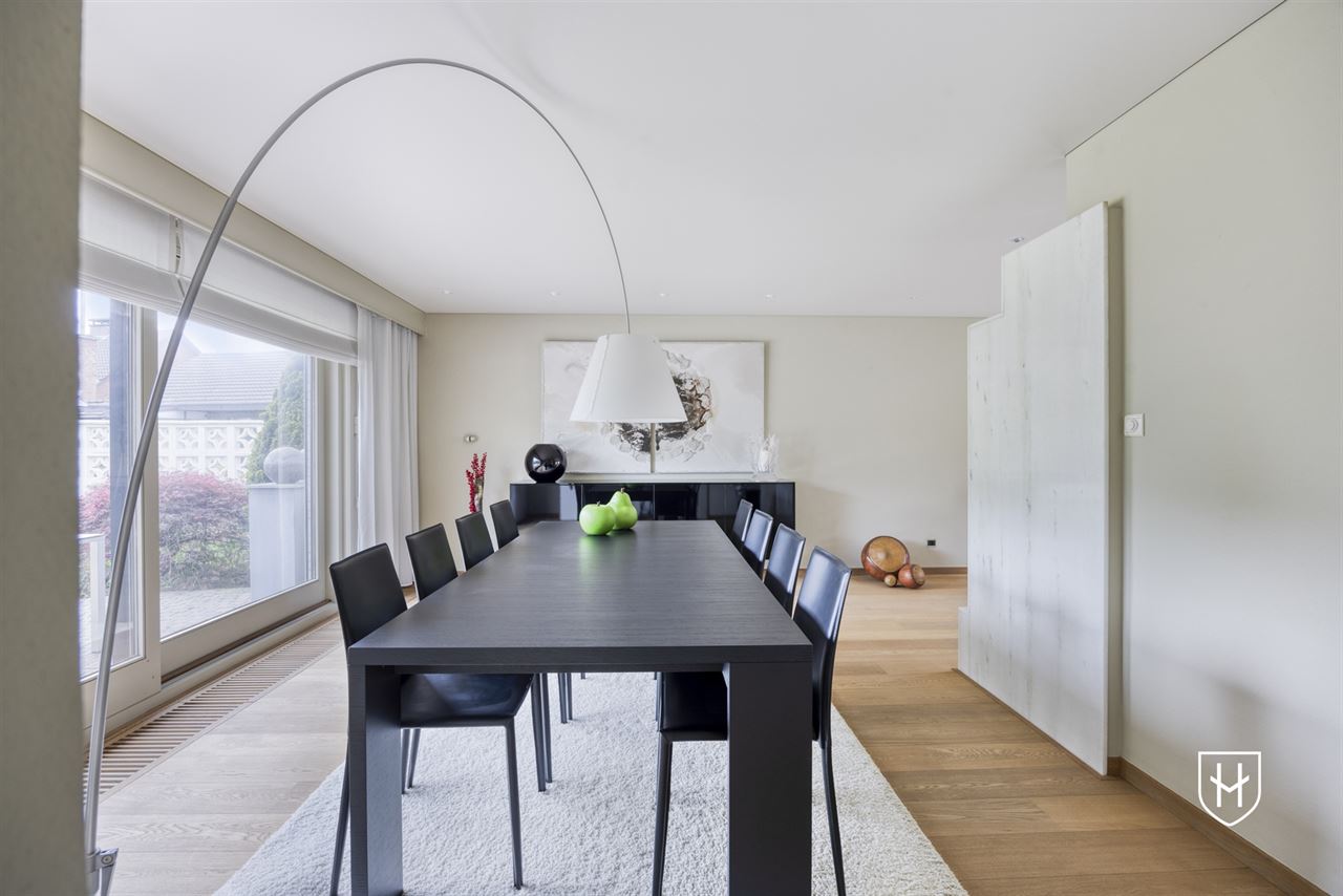 Klassiek landhuis met 4 slaapkamers, bureel en ondergrondse garage op prachtig perceel van 1.000 m2 nabij Lommel-Centrum