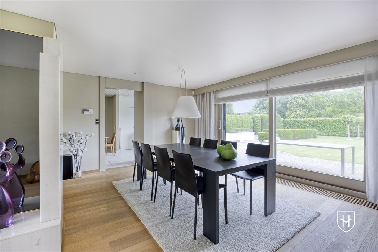 Klassiek landhuis met 4 slaapkamers, bureel en ondergrondse garage op prachtig perceel van 1.000 m2 nabij Lommel-Centrum