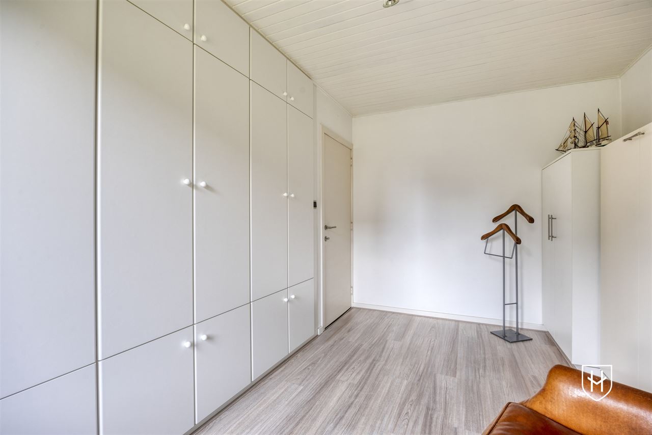 Klassiek landhuis met 4 slaapkamers, bureel en ondergrondse garage op prachtig perceel van 1.000 m2 nabij Lommel-Centrum