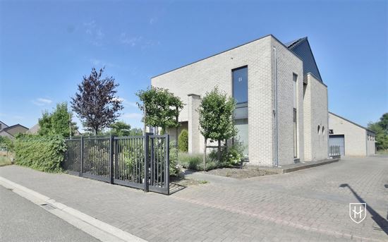 Riante moderne gezinswoning met zeer ruime garage/werkplaats te Boorsem
