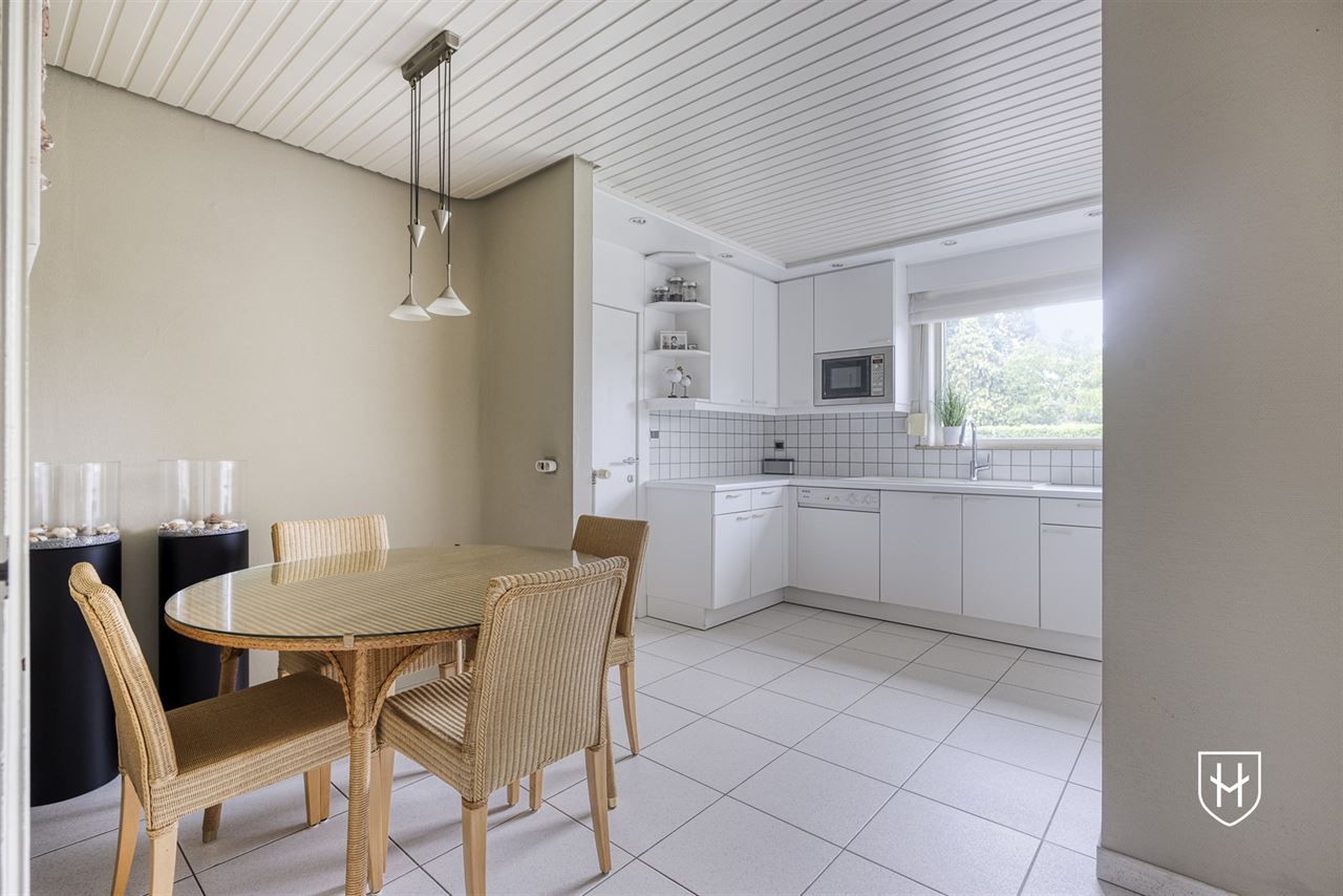 Klassiek landhuis met 4 slaapkamers, bureel en ondergrondse garage op prachtig perceel van 1.000 m2 nabij Lommel-Centrum