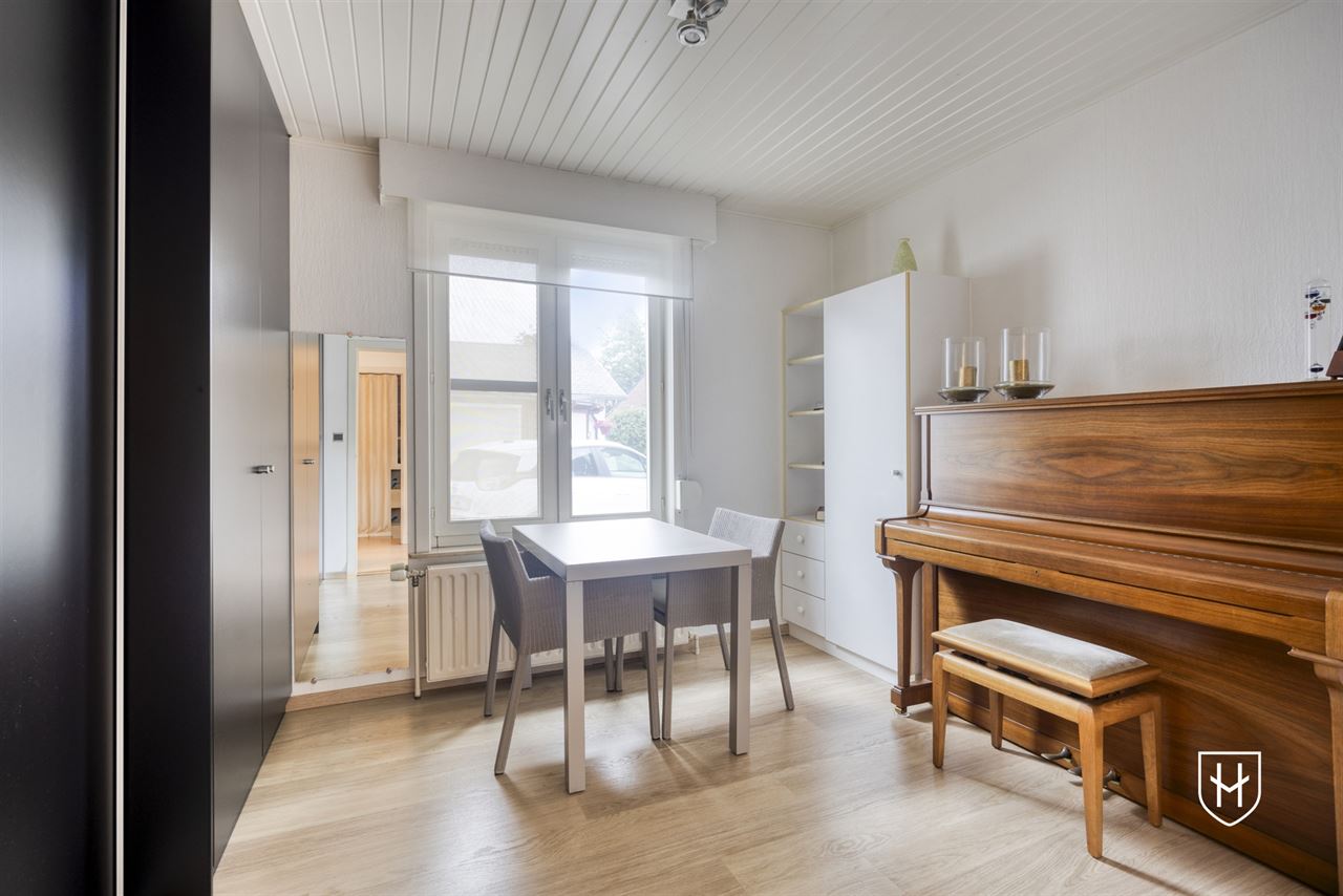 Klassiek landhuis met 4 slaapkamers, bureel en ondergrondse garage op prachtig perceel van 1.000 m2 nabij Lommel-Centrum