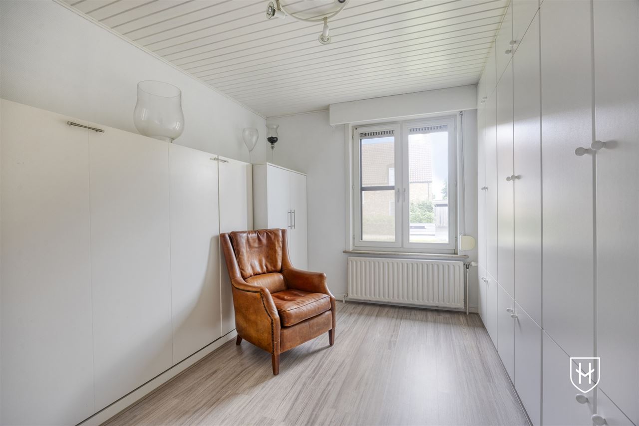 Klassiek landhuis met 4 slaapkamers, bureel en ondergrondse garage op prachtig perceel van 1.000 m2 nabij Lommel-Centrum