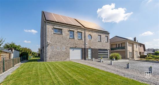 Luxueuze hedendaagse woning direct grenzend aan het glooiende Haspengouwse landschap