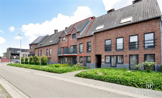 Contemporary duplex apartment with luxury bathroom, two terraces and indoor car parking space