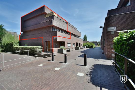 Spacious triplex apartment with multiple terraces in a recent residence