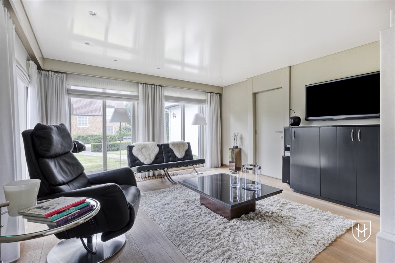 Klassiek landhuis met 4 slaapkamers, bureel en ondergrondse garage op prachtig perceel van 1.000 m2 nabij Lommel-Centrum