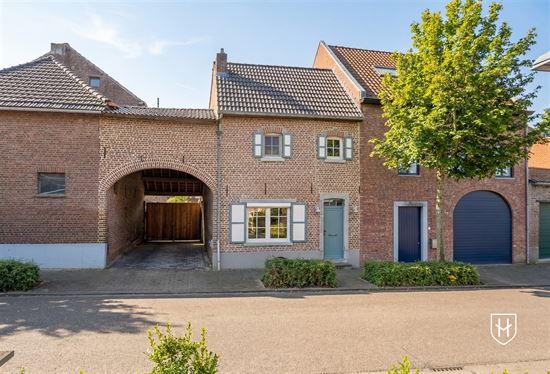 Attractive renovated farmhouse with gatehouse on a charming location in Membruggen