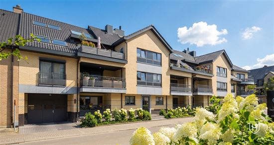 Hedendaags nieuwbouwappartement met twee terrassen en inpandige garage in het centrum van Lanaken