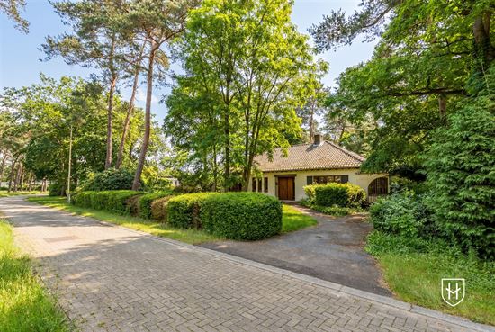 Te renoveren villa op een toplocatie in het geliefde villapark van Lommel