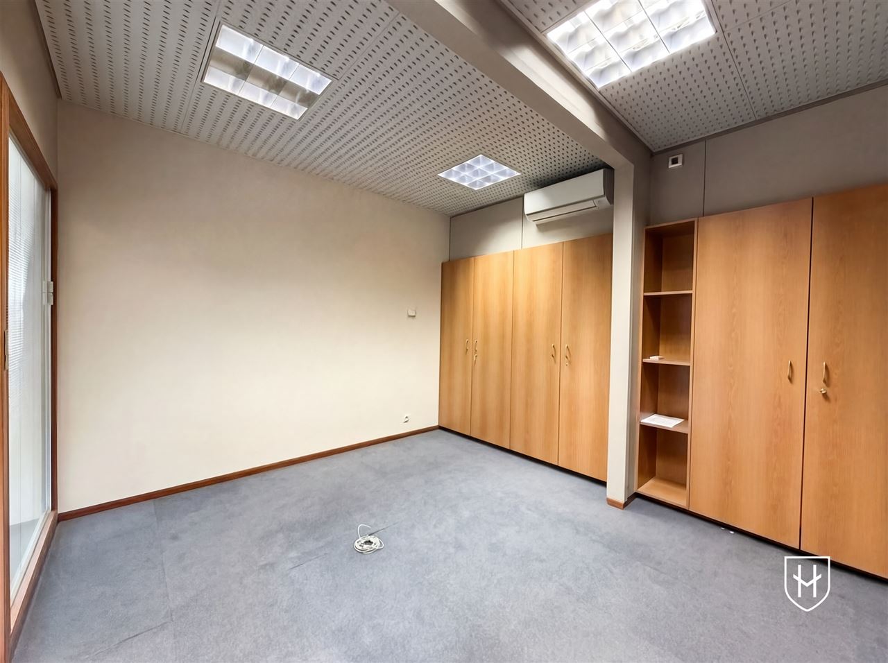 Praktijkruimte / Kantorencomplex 145 m2 op een absolute zichtlocatie in het centrum van Lanaken, tussen het Gemeenteplein en de Jan Rosierlaan.