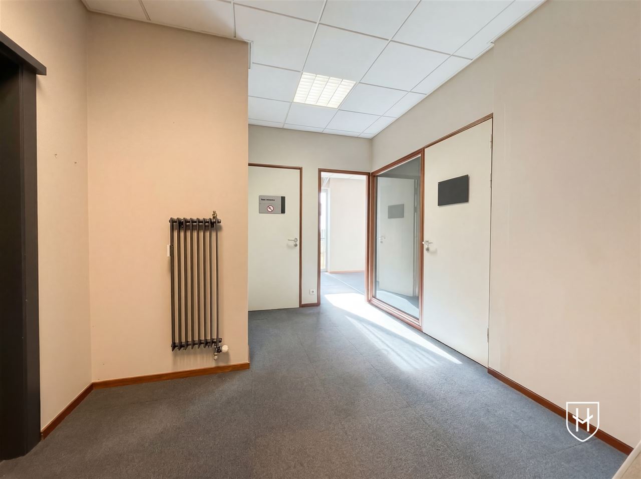 Praktijkruimte / Kantorencomplex 145 m2 op een absolute zichtlocatie in het centrum van Lanaken, tussen het Gemeenteplein en de Jan Rosierlaan.