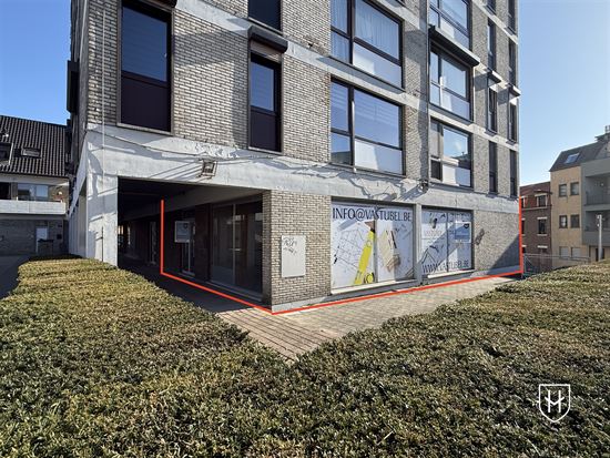 Praktijkruimte / Kantorencomplex 145 m2 op een absolute zichtlocatie in het centrum van Lanaken, tussen het Gemeenteplein en de Jan Rosierlaan.