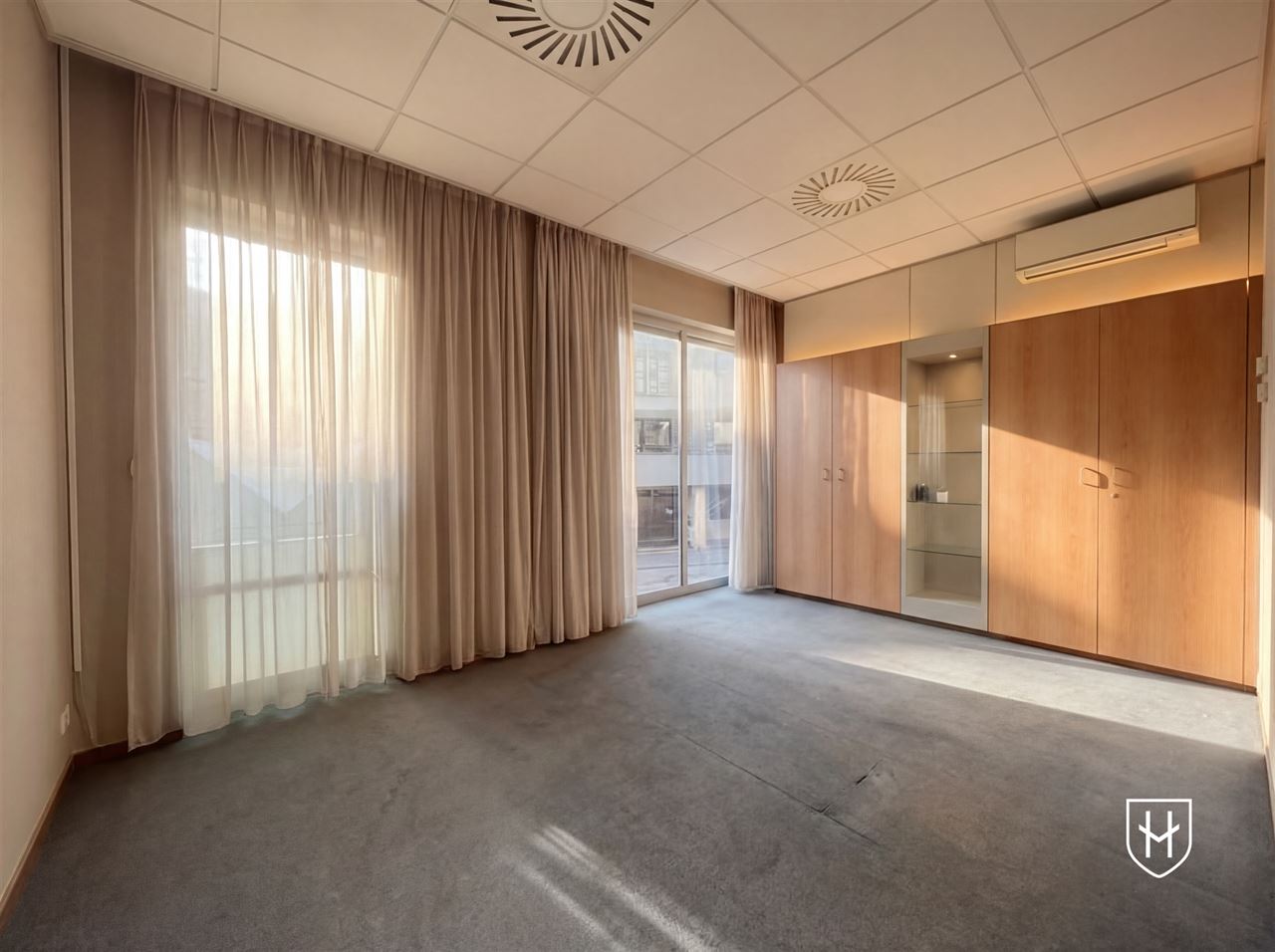 Praktijkruimte / Kantorencomplex 145 m2 op een absolute zichtlocatie in het centrum van Lanaken, tussen het Gemeenteplein en de Jan Rosierlaan.
