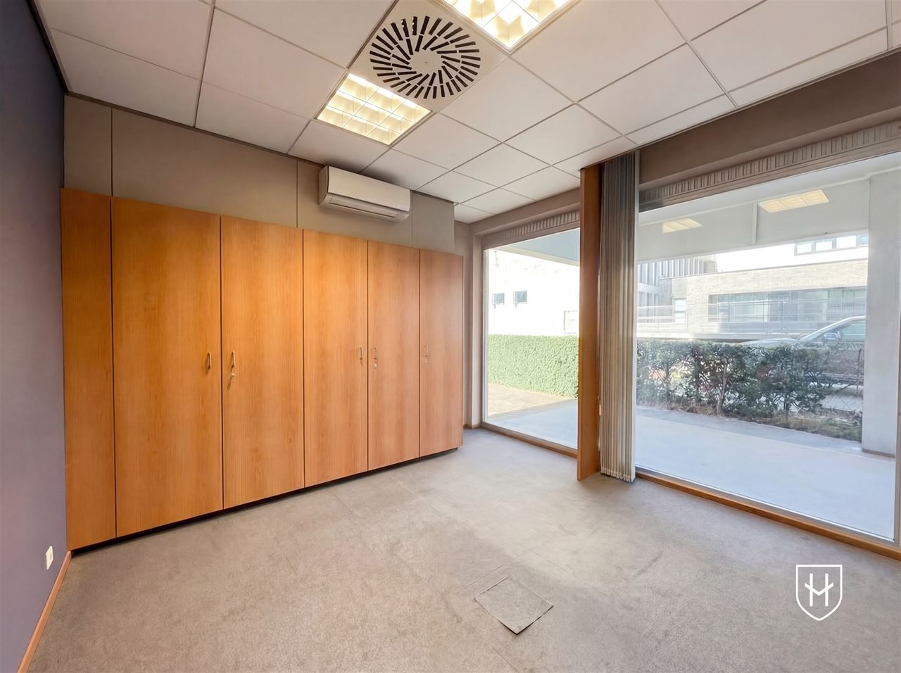 Praktijkruimte / Kantorencomplex 145 m2 op een absolute zichtlocatie in het centrum van Lanaken, tussen het Gemeenteplein en de Jan Rosierlaan.