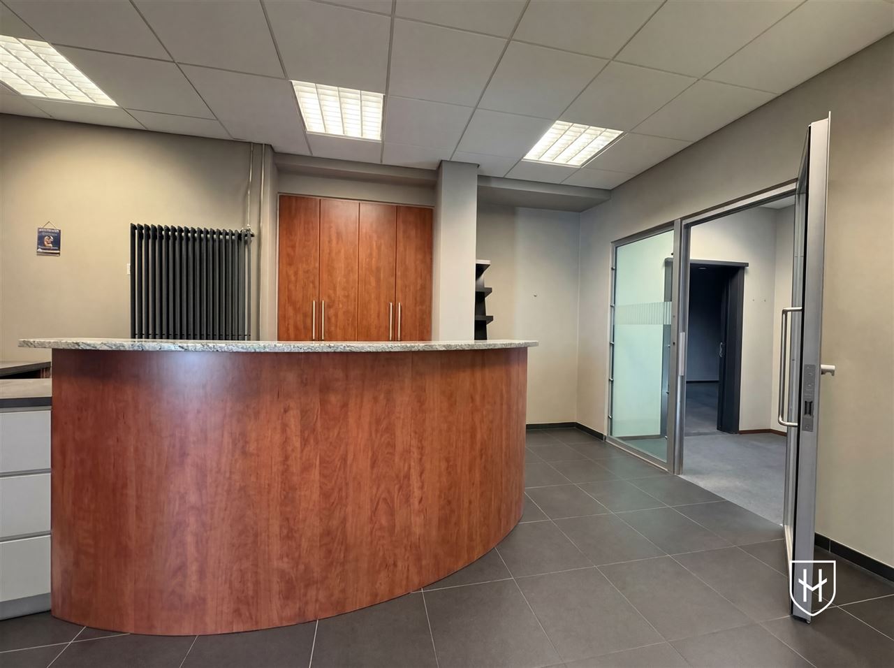 Praktijkruimte / Kantorencomplex 145 m2 op een absolute zichtlocatie in het centrum van Lanaken, tussen het Gemeenteplein en de Jan Rosierlaan.