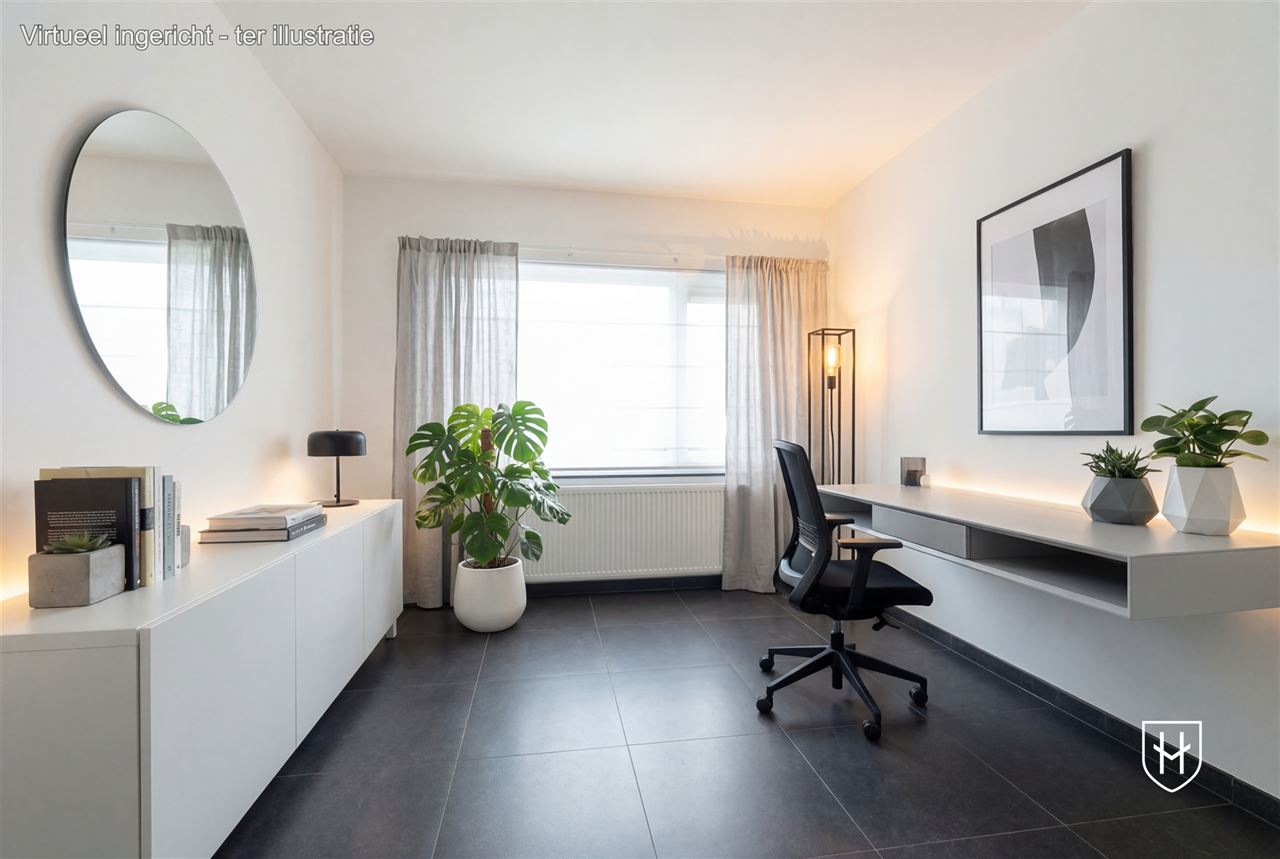 Commercieel gebouw op toplocatie met handelsgelijkvloers, garage en zeer royale bovenwoning met riant dakterras in hartje Lanaken