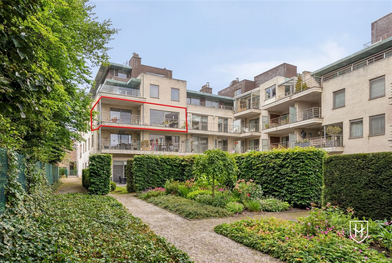 Appartement d'angle moderne et contemporain avec 2 chambres et vue sur le jardin du parc