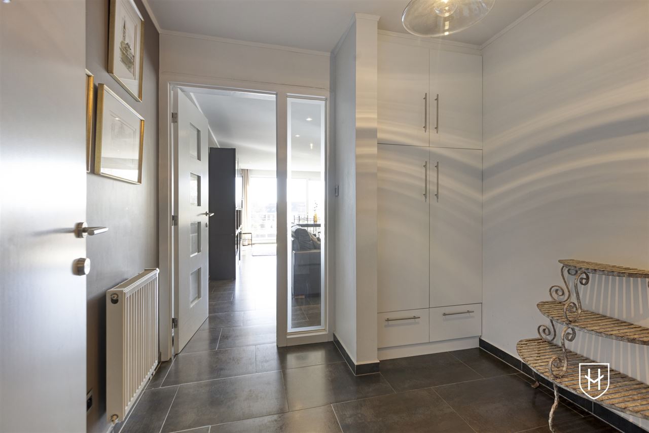 Appartement d'angle moderne et contemporain avec 2 chambres et vue sur le jardin du parc
