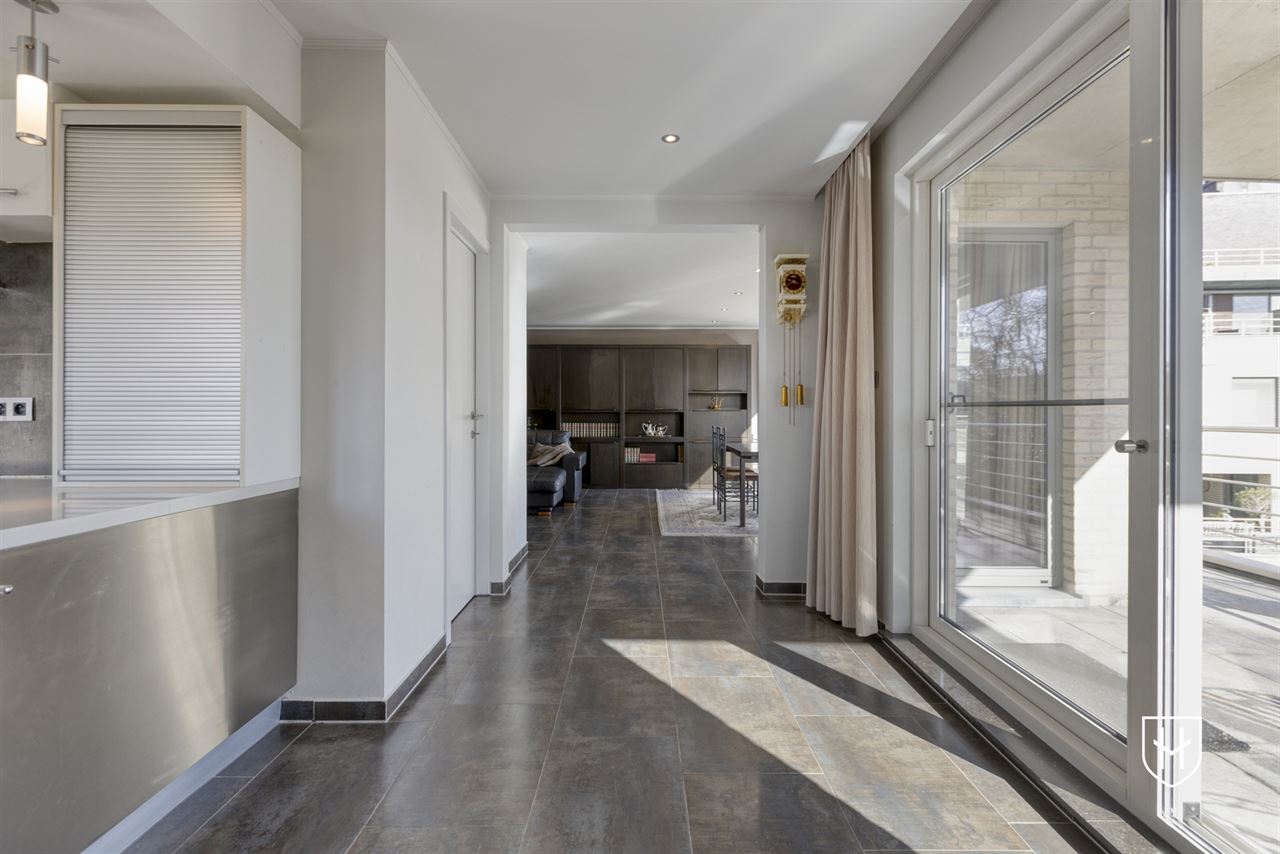 Modern en hedendaags hoekappartement met 2 slaapkamers en zicht op parktuin
