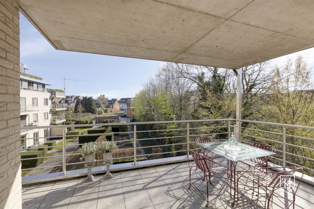Appartement d'angle moderne et contemporain avec 2 chambres et vue sur le jardin du parc