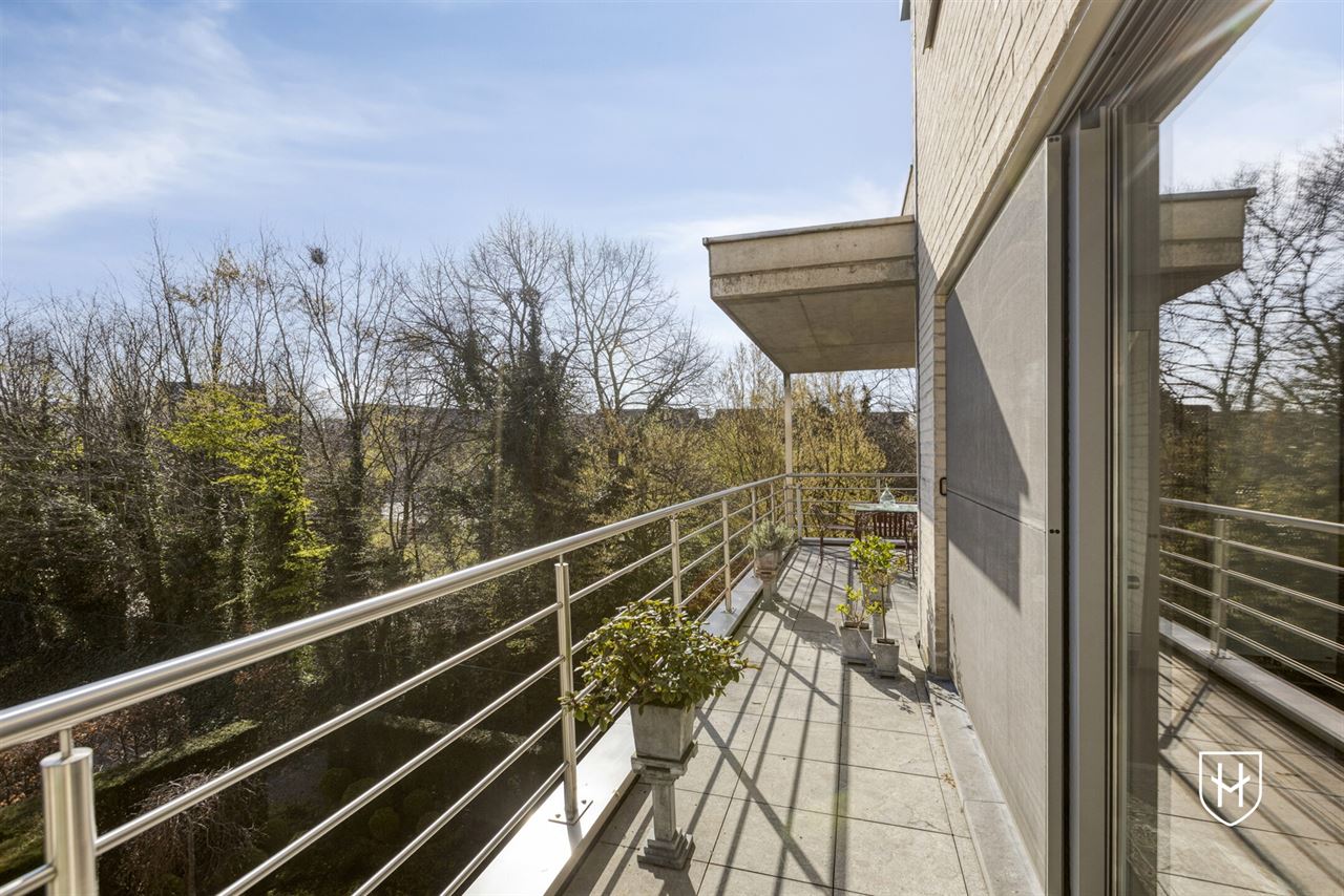 Modern en hedendaags hoekappartement met 2 slaapkamers en zicht op parktuin