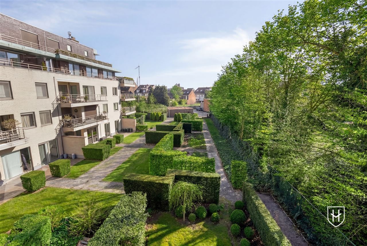 Appartement d'angle moderne et contemporain avec 2 chambres et vue sur le jardin du parc