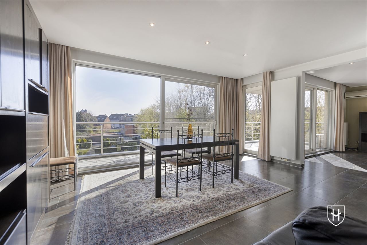 Appartement d'angle moderne et contemporain avec 2 chambres et vue sur le jardin du parc