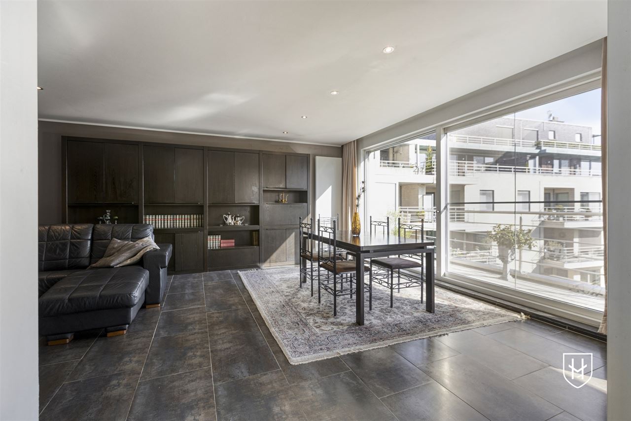 Appartement d'angle moderne et contemporain avec 2 chambres et vue sur le jardin du parc