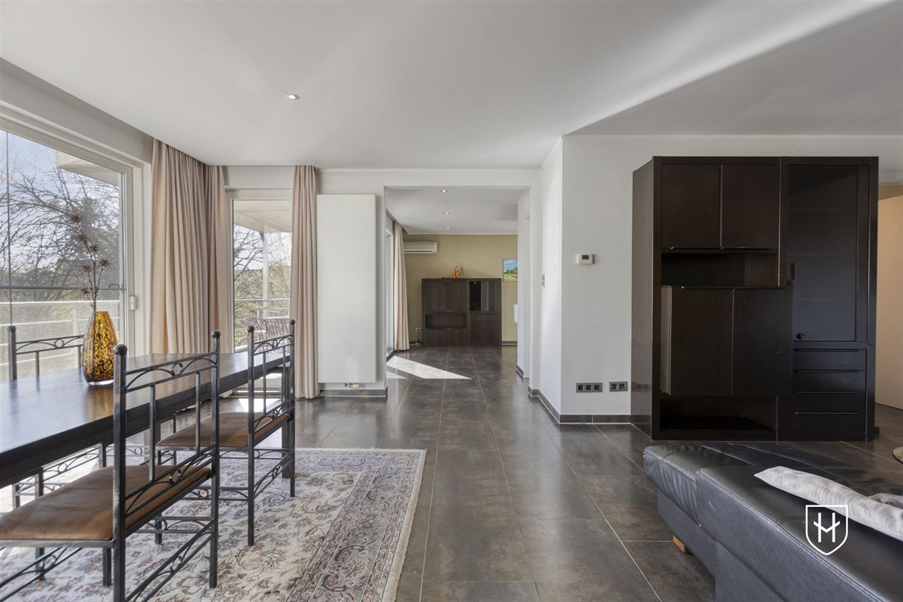 Appartement d'angle moderne et contemporain avec 2 chambres et vue sur le jardin du parc