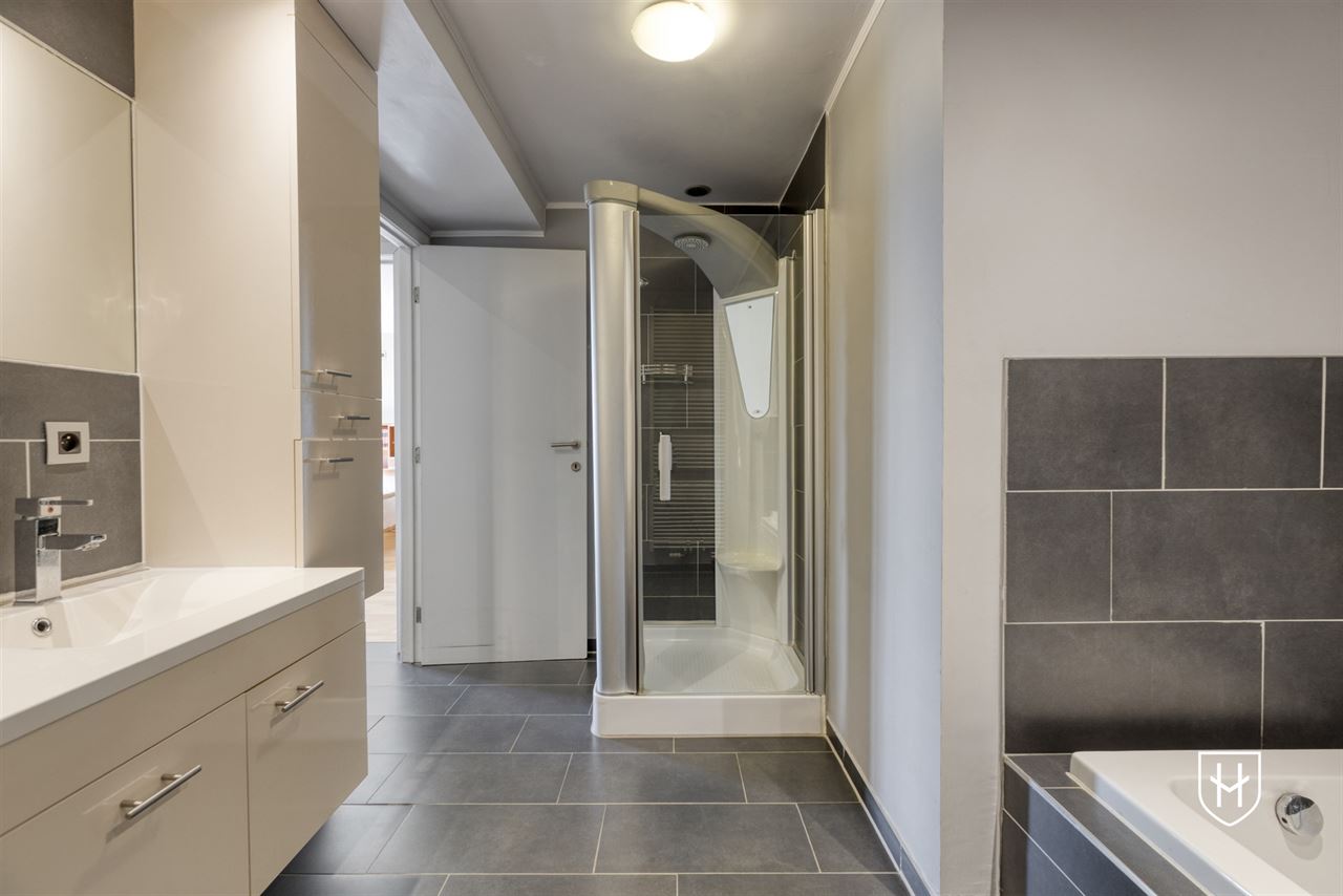 Modern en hedendaags hoekappartement met 2 slaapkamers en zicht op parktuin