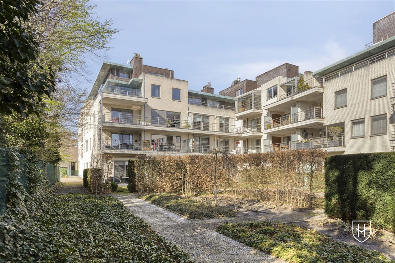 Modern en hedendaags hoekappartement met 2 slaapkamers en zicht op parktuin