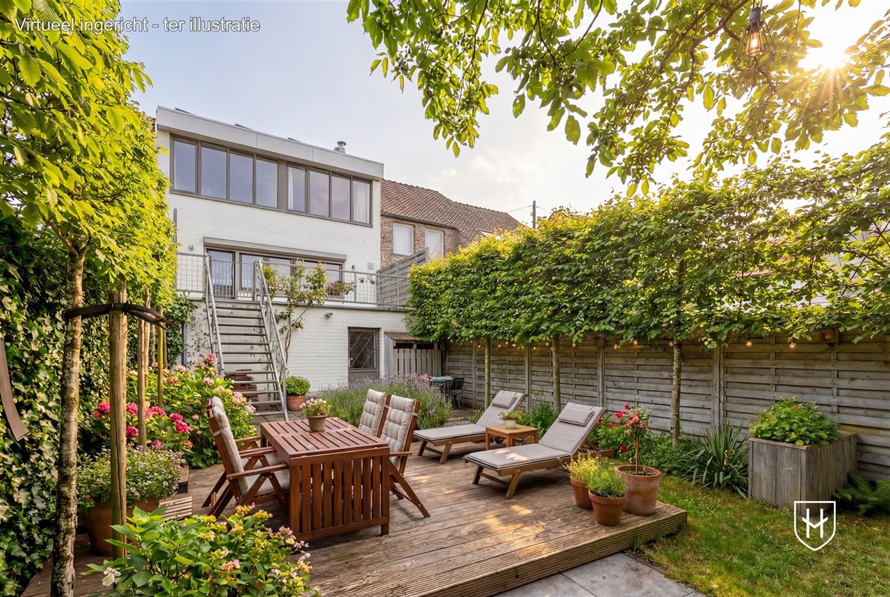 Halfvrijstaand woonhuis met zonnepanelen, 4 slaapkamers, een inpandige garage en een diepe achtertuin, rustig gelegen in Riemst-Kanne