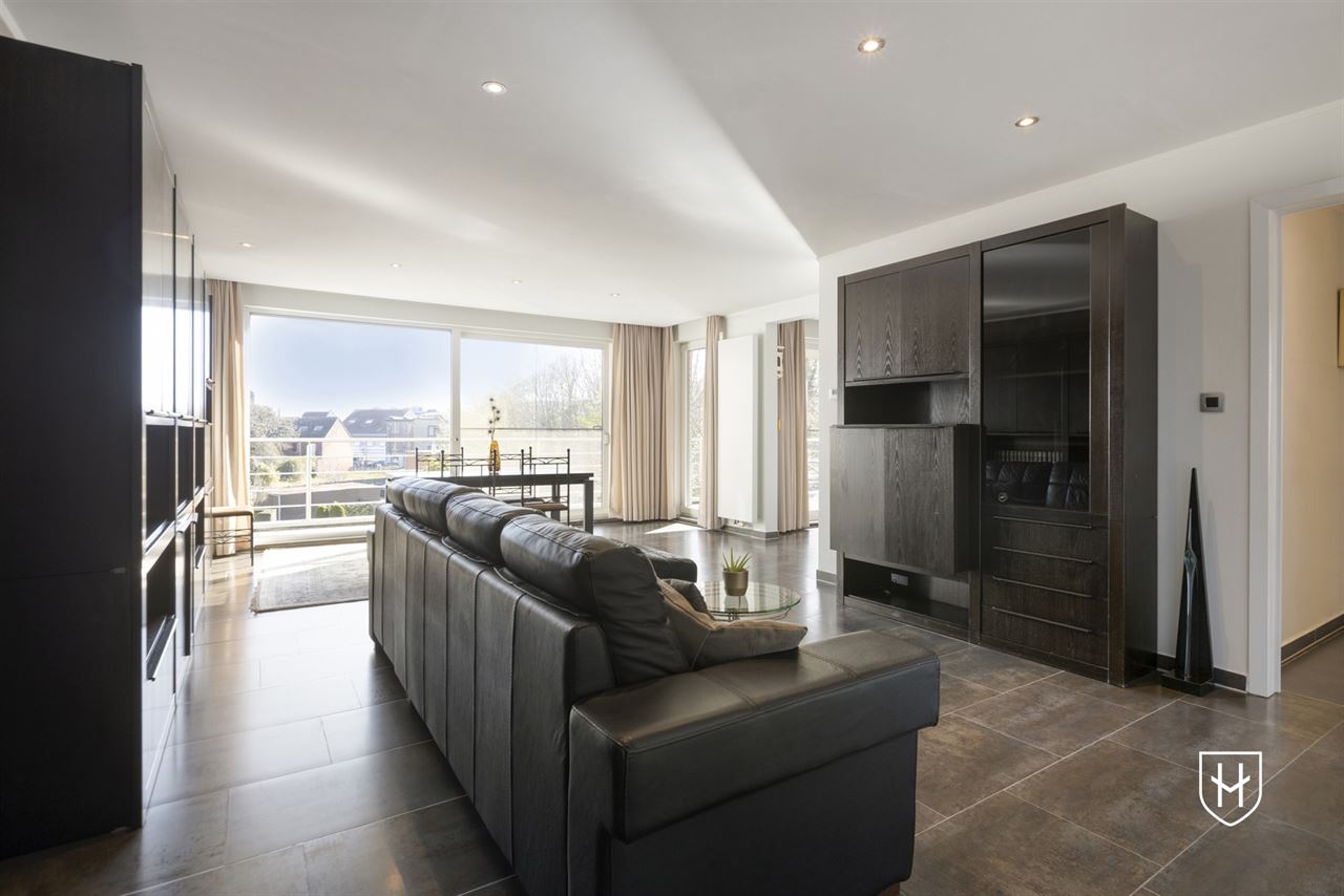 Appartement d'angle moderne et contemporain avec 2 chambres et vue sur le jardin du parc