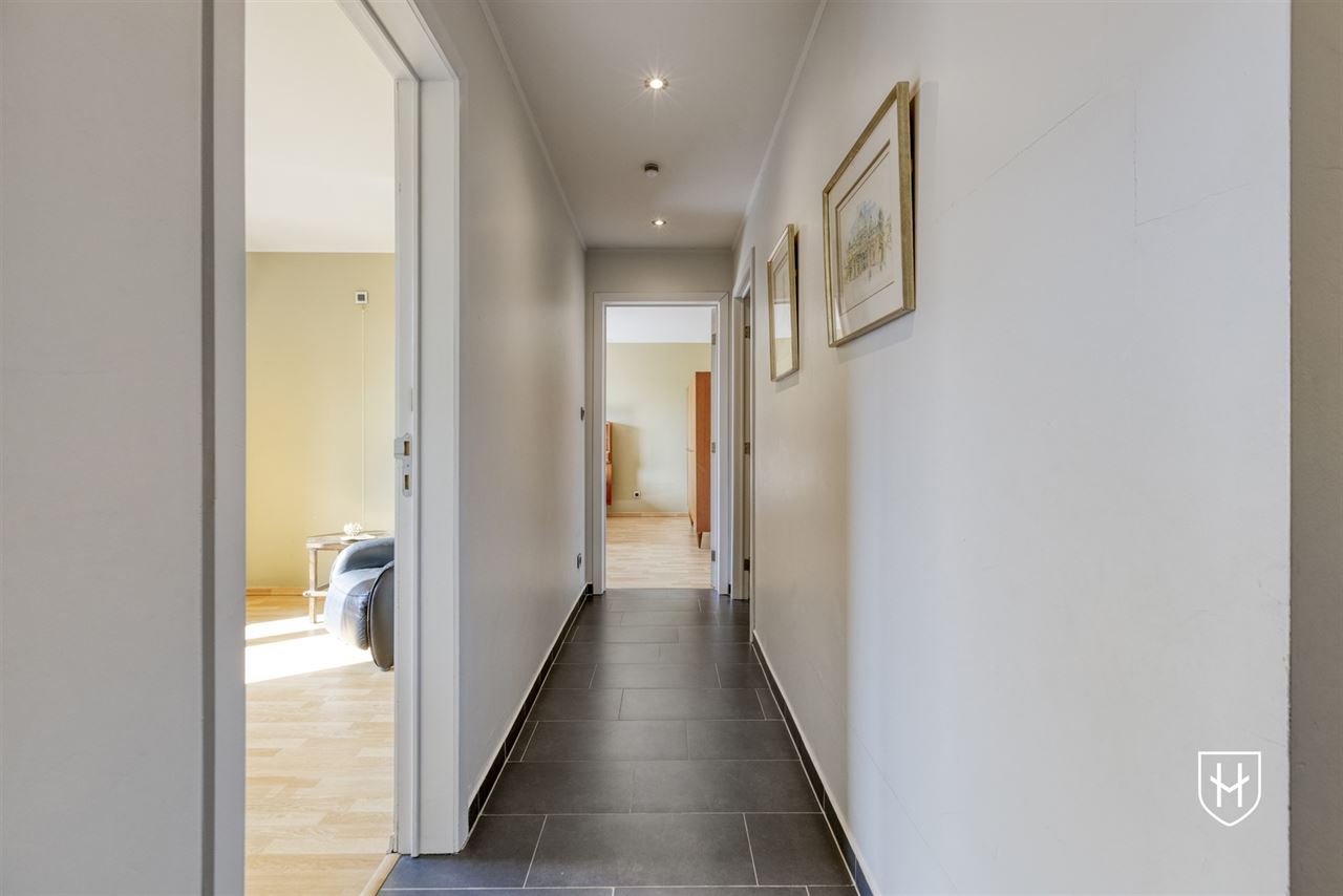 Appartement d'angle moderne et contemporain avec 2 chambres et vue sur le jardin du parc