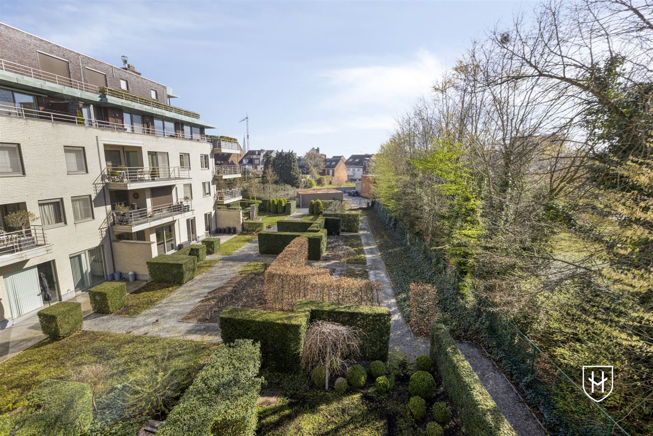 Modern en hedendaags hoekappartement met 2 slaapkamers en zicht op parktuin
