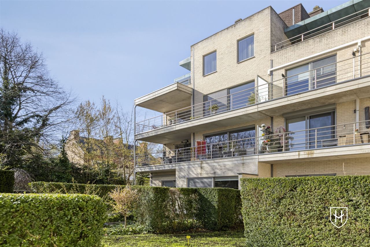 Modern en hedendaags hoekappartement met 2 slaapkamers en zicht op parktuin